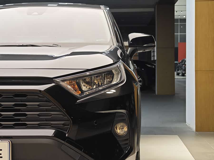 Toyota RAV4 2020 car image #3