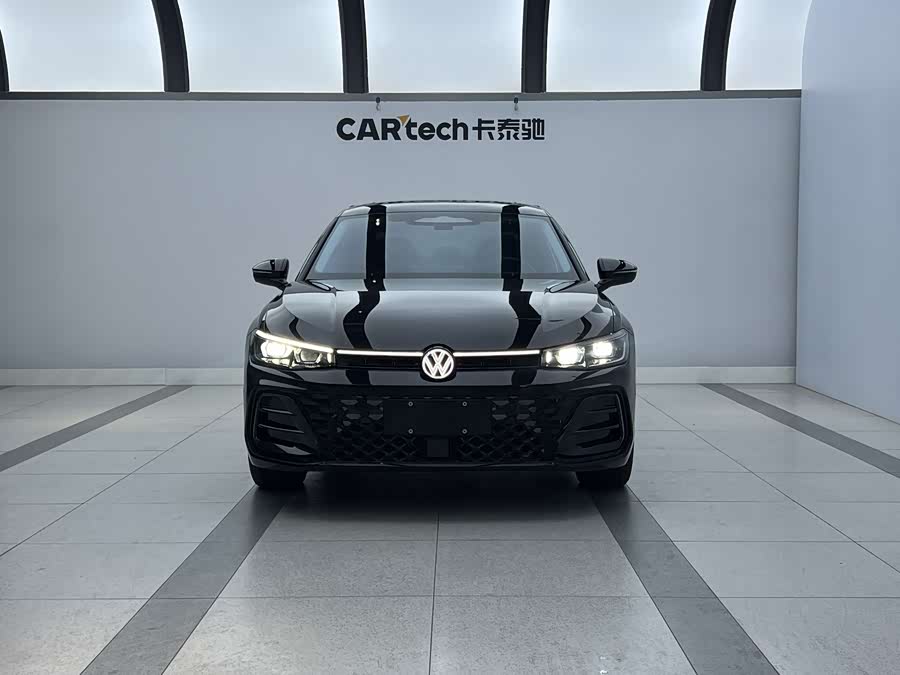 Volkswagen Passat 2025 car image #3