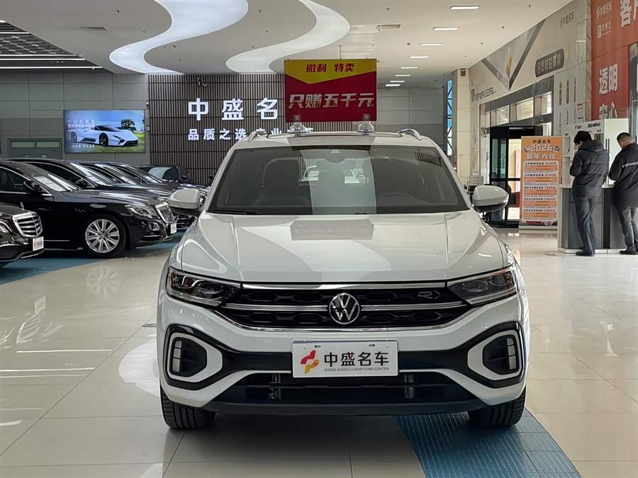 Volkswagen T-Roc 2024 car image #3