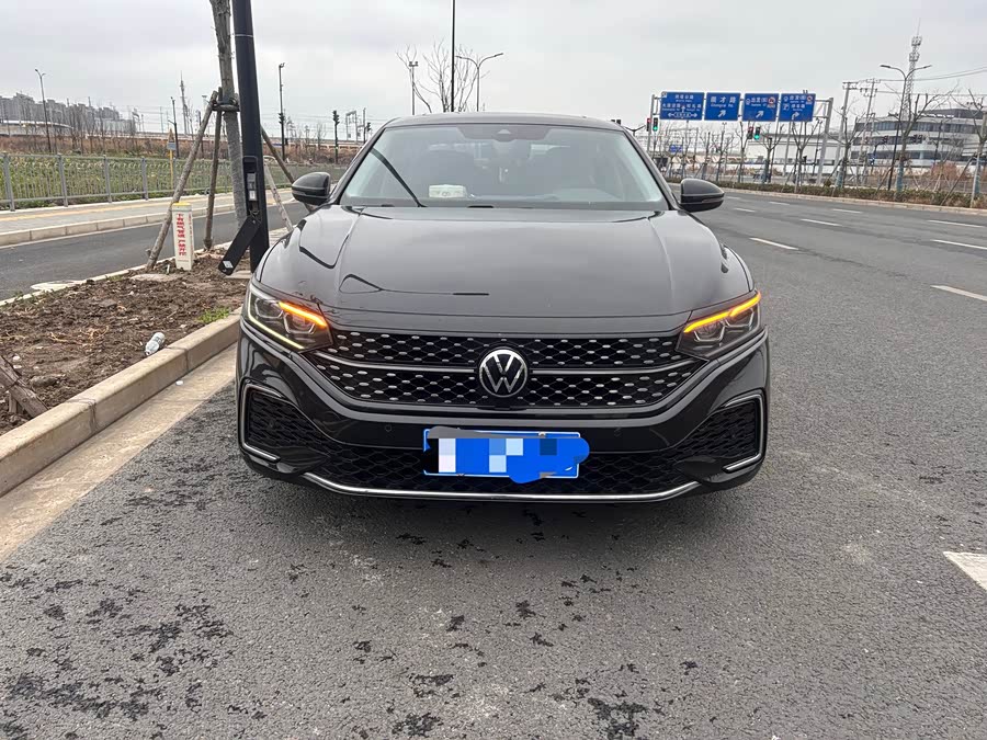 Volkswagen Passat 2021 car image #3