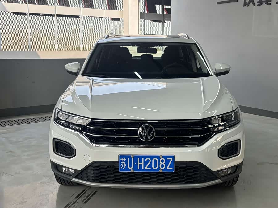 Volkswagen T-Roc 2021 car image #3
