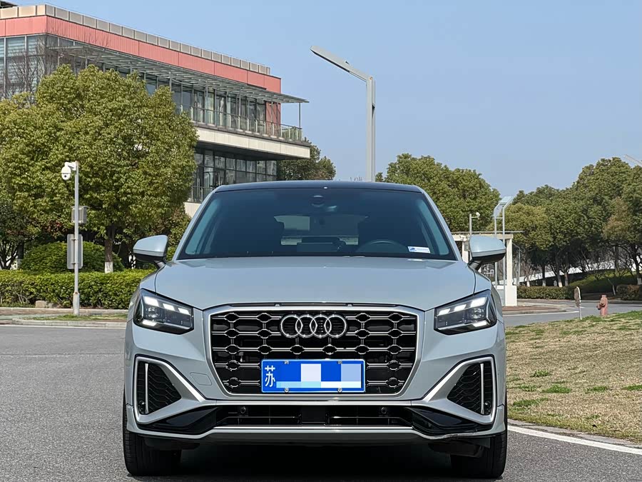Audi Q2L 2023 صورة سيارة #3