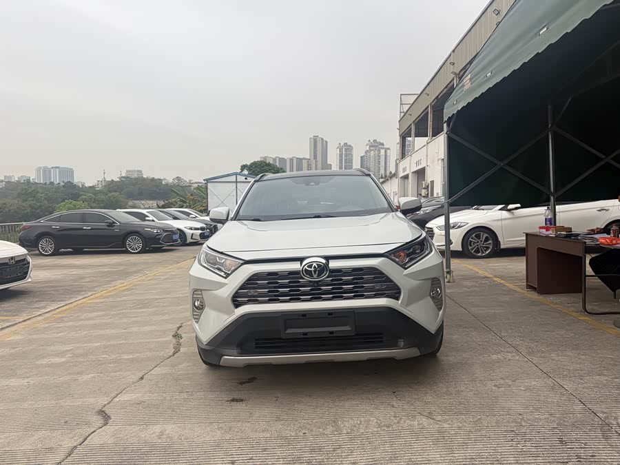 Toyota RAV4 2019 car image #3