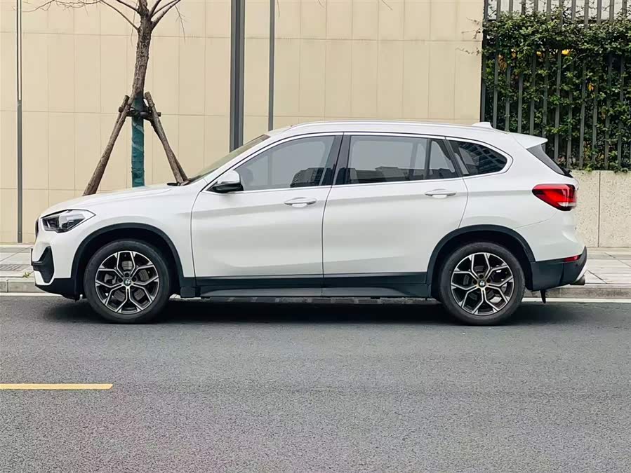 BMW X1 2023 car image #3