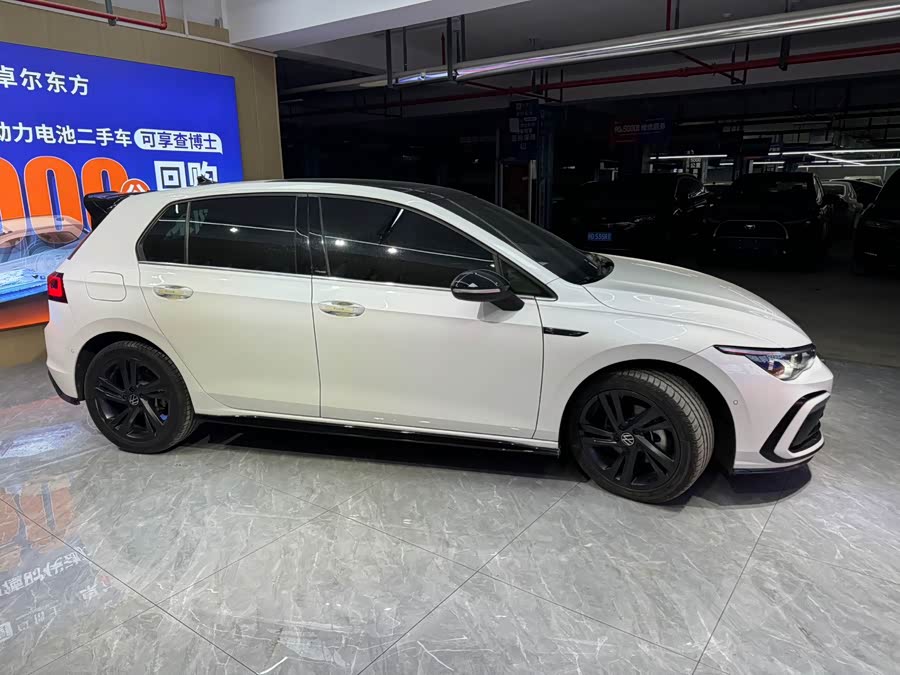 Volkswagen Golf 2022 car image #3
