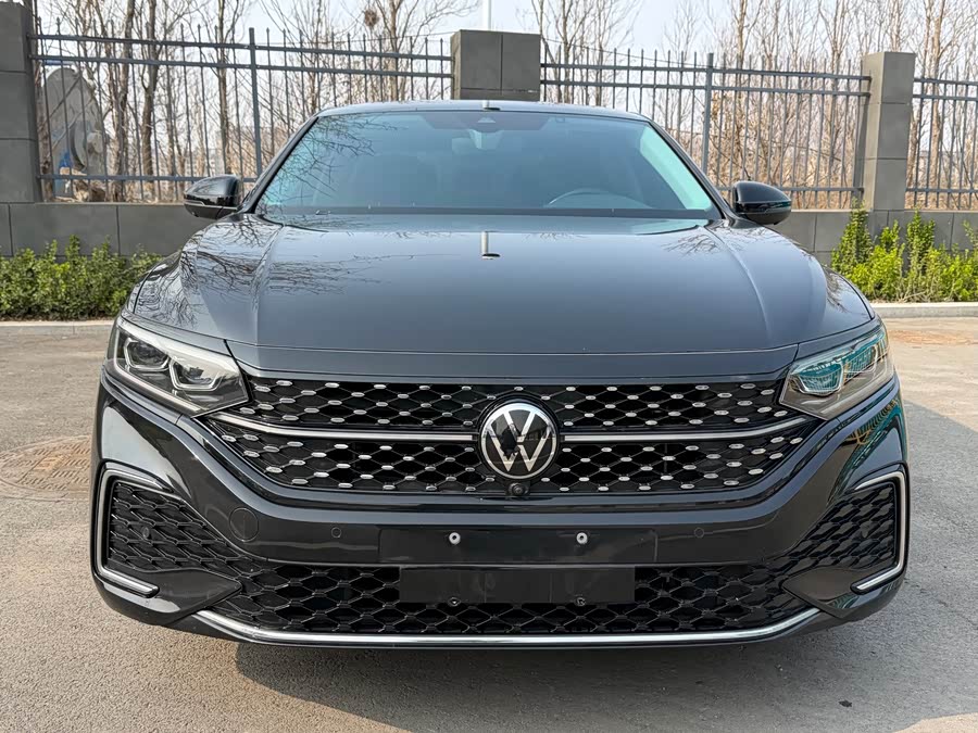 Volkswagen Passat 2023 صورة سيارة #3