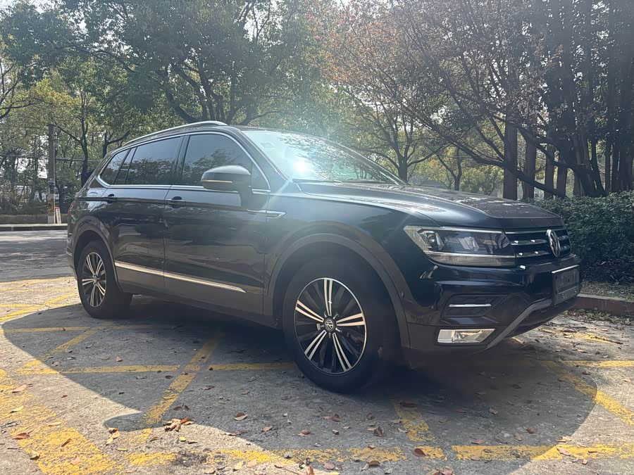 Volkswagen Tiguan L 2019 immagine di auto #3