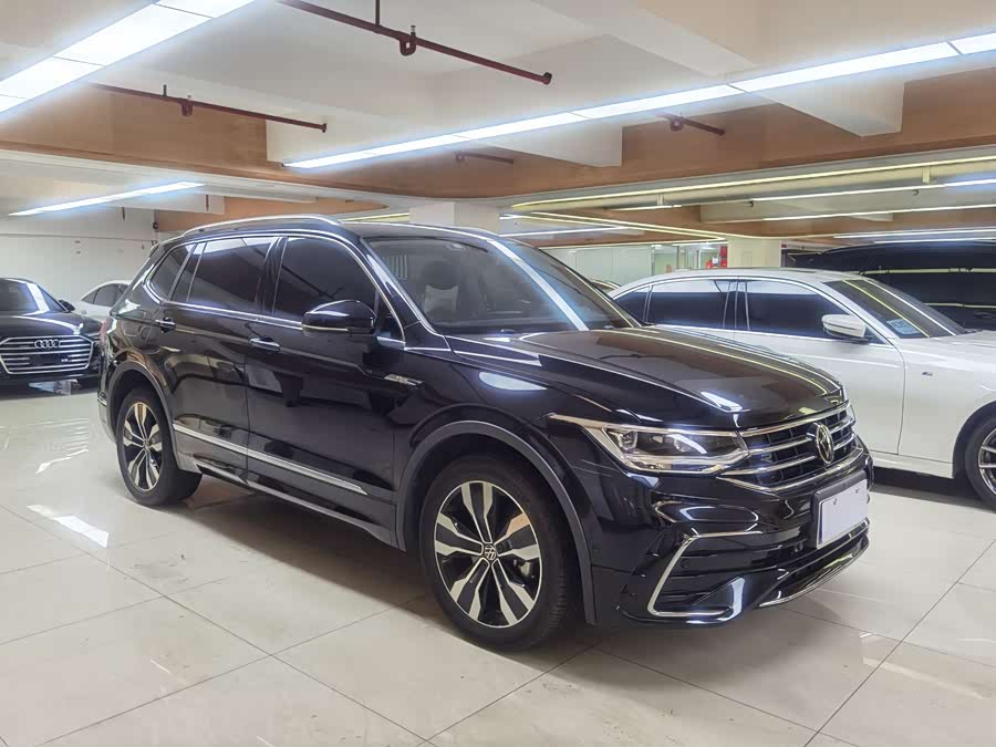 Volkswagen Tiguan L 2023 car image #3