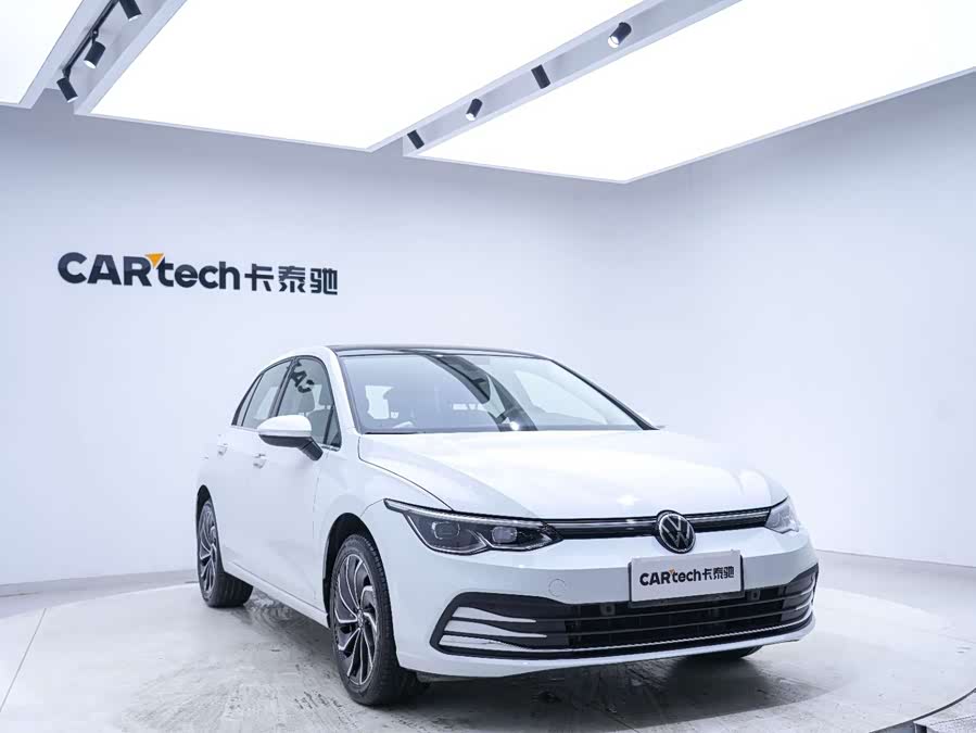 Volkswagen Golf 2022 car image #3