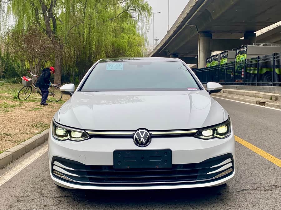 Volkswagen Golf 2021 car image #3