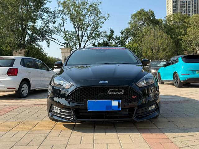 Ford Focus (Imported) 2017 car image #3