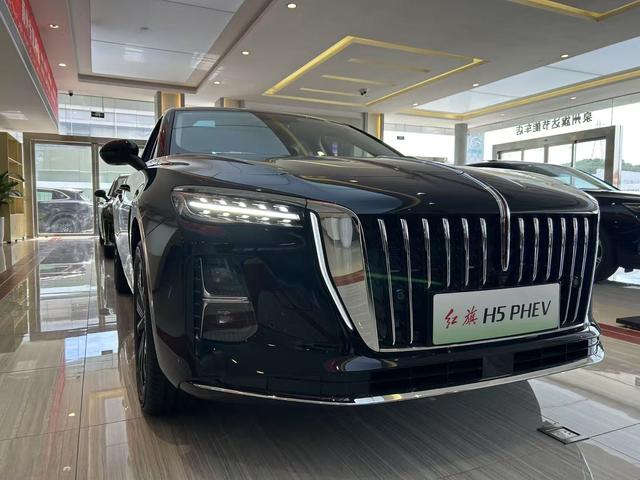 HongQi H5 PHEV 2025 #3 HongQi H5 PHEV 2025 car image #3