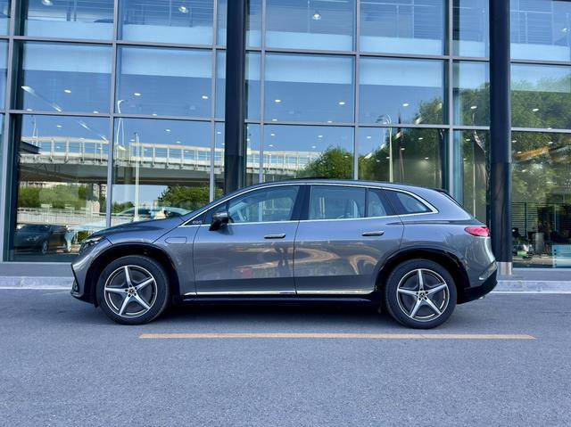Mercedes-Benz EQS SUV 2023 car image #3