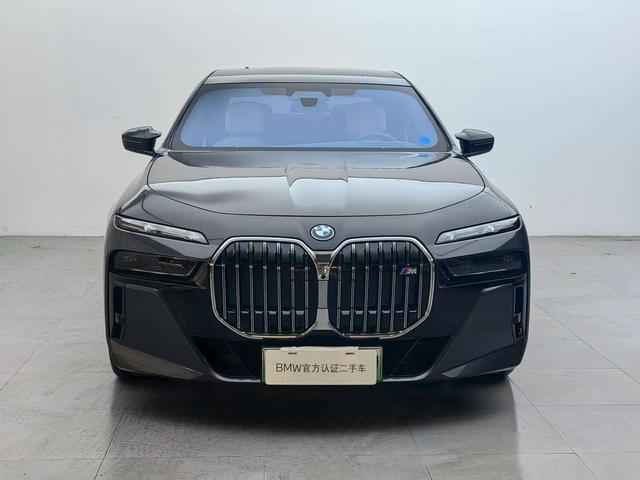 BMW i7 M70L 2024 car image #3