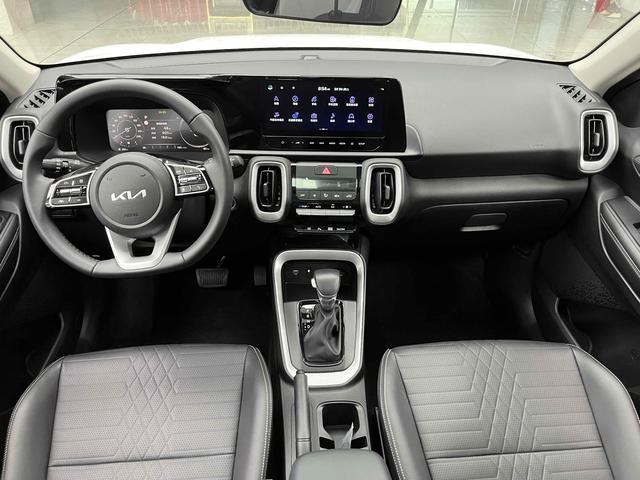 Kia Sonet 2024 immagine di auto #3