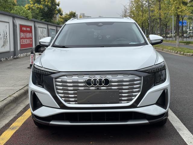 Audi Q5 e-tron 2024 #3 Audi Q5 e-tron 2024 صورة سيارة #3