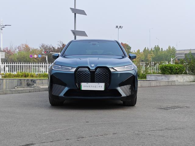 BMW iX 2023 immagine di auto #3