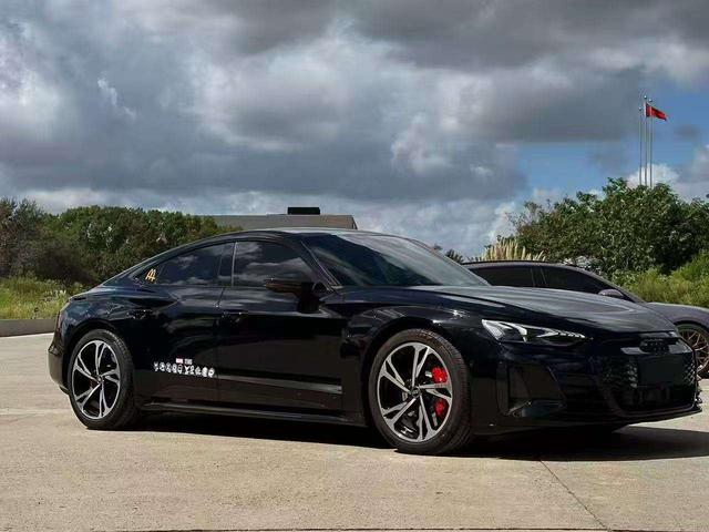 Audi RS e-tron GT 2024 car image #3