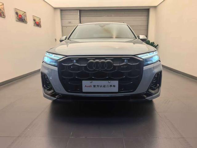 Audi SQ7 2024 car image #3