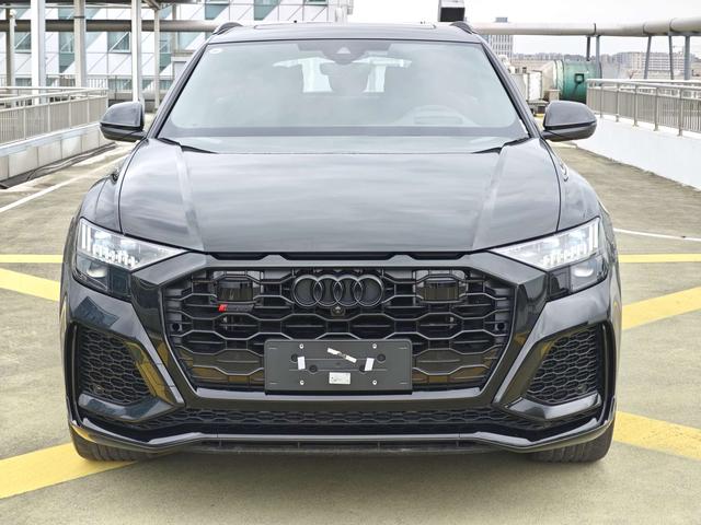 Audi RS Q8 car image #3