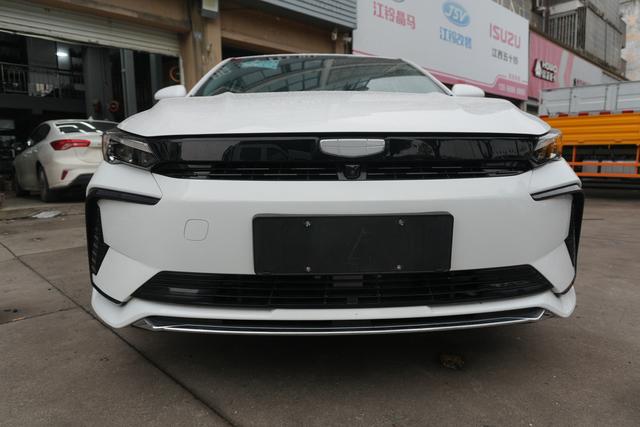 GEELY Emgrand L HiP 2024 immagine di auto #3