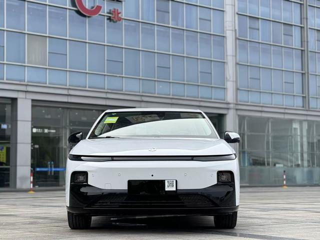 零跑汽车 零跑B01 汽车图片 #3