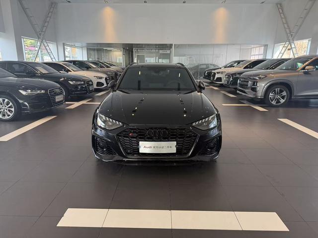 Audi RS 4 2023 car image #3