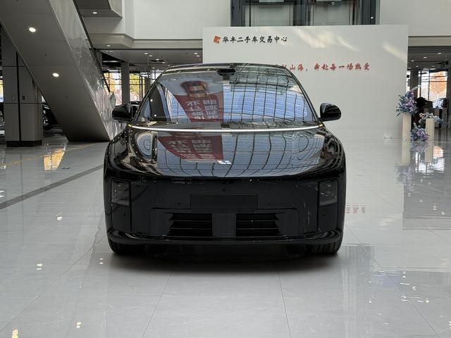 Li i8 2025 image de voiture #3