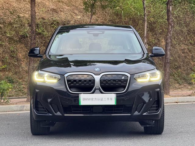BMW iX3 2024 صورة سيارة #3