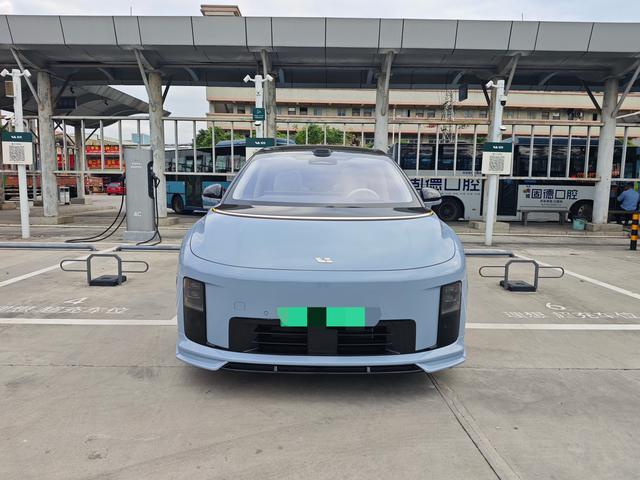 Li i8 2025 изображение автомобиля #3