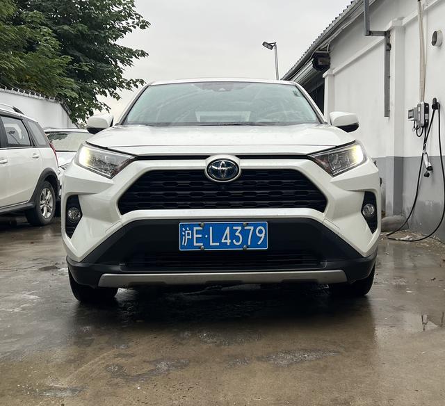 Toyota RAV4 Hybird E+ 2020 immagine di auto #3