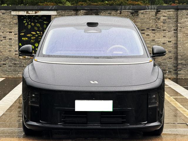 Li i8 2025 image de voiture #3