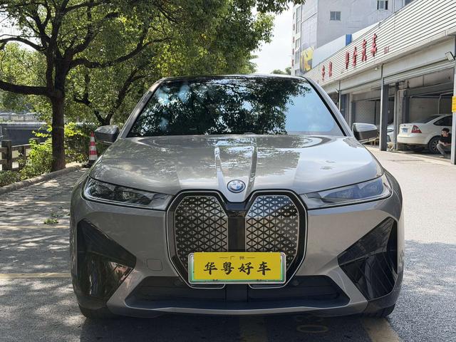 BMW iX 2022 car image #3