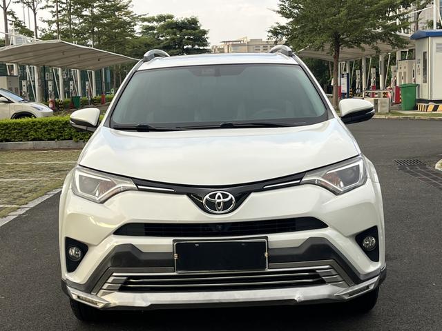 Toyota RAV4 Hybird E+ 2016 car image #3