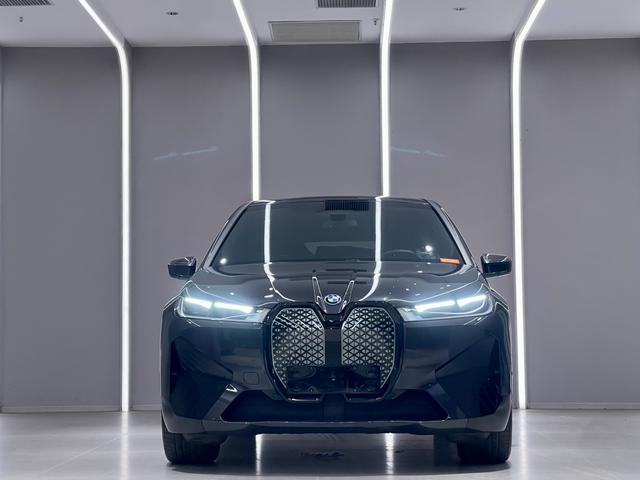 BMW iX 2022 car image #3