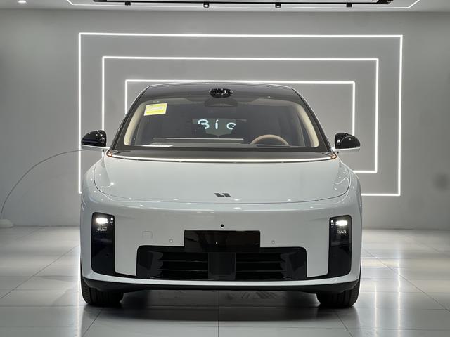 Li i8 2025 изображение автомобиля #3