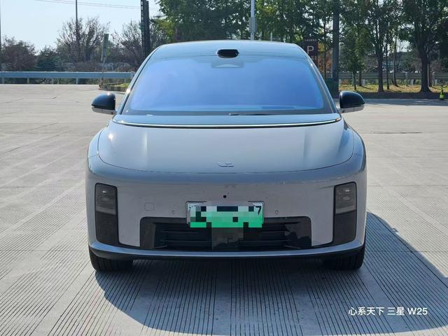 Li i8 2025 image de voiture #3