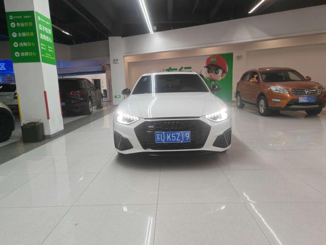 Audi A4 2023 car image #3