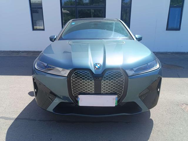 BMW iX 2023 car image #3