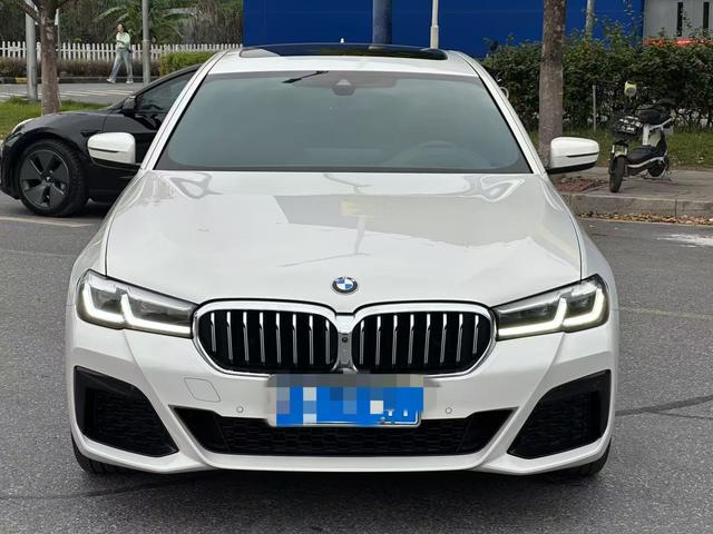 BMW M8 2021 صورة سيارة #3