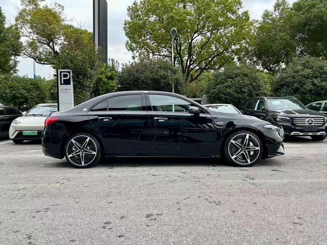 Mercedes-Benz A AMG 2025 image de voiture #3