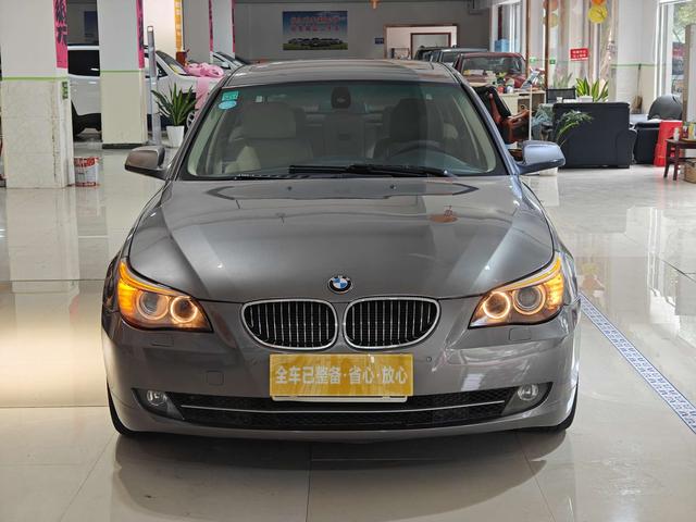 BMW X7 M60i 2010 car image #3