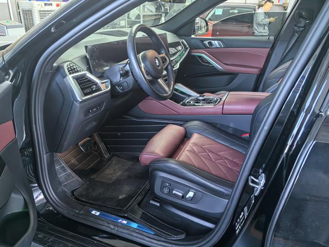 BMW iX M60 2023 car image #3