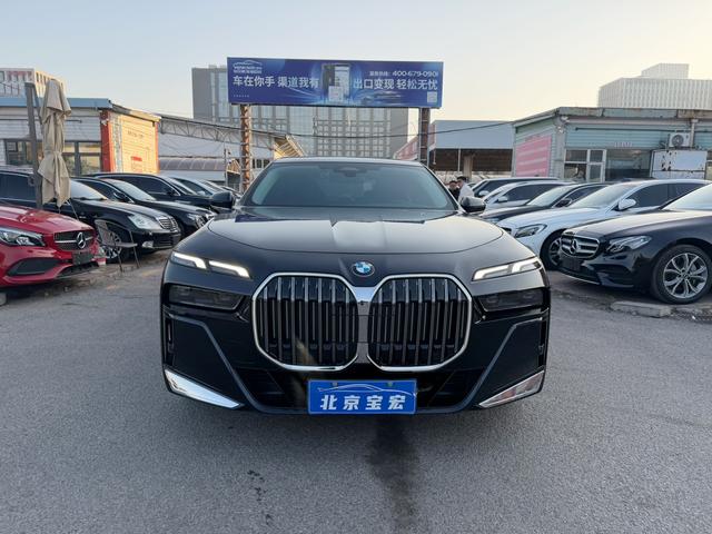 BMW iX M60 2023 car image #3