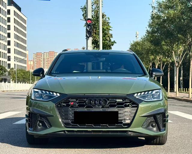 Audi S4 2023 car image #3