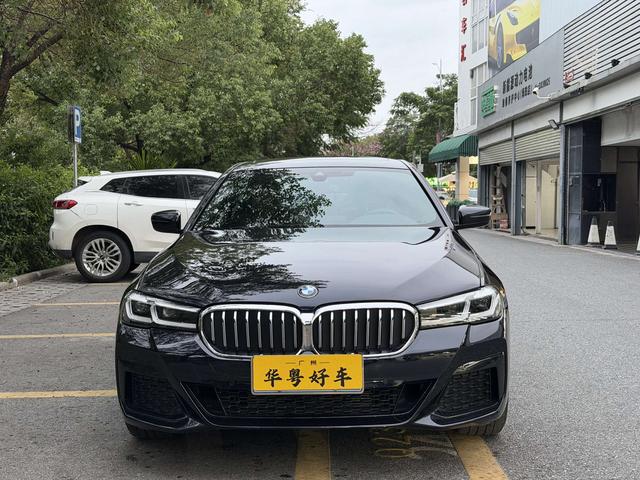 BMW X7 M60i 2022 car image #3