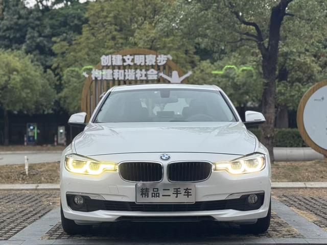 BMW X7 M60i 2016 car image #3