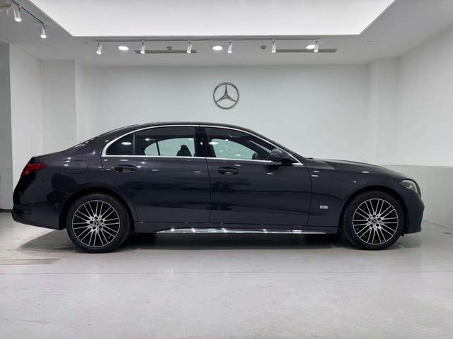 Mercedes-Benz R Class 2023 car image #3