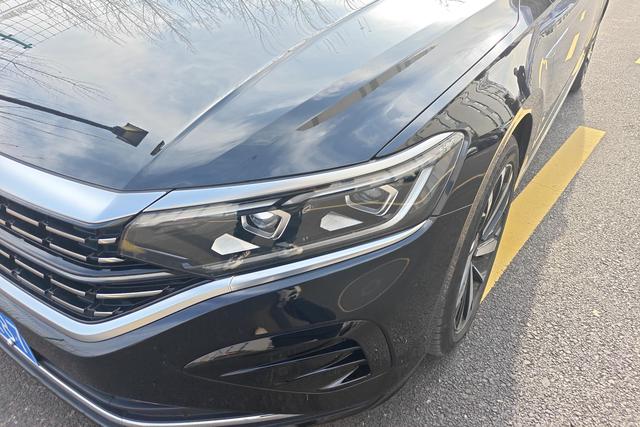 Volkswagen Passat 2021 car image #3