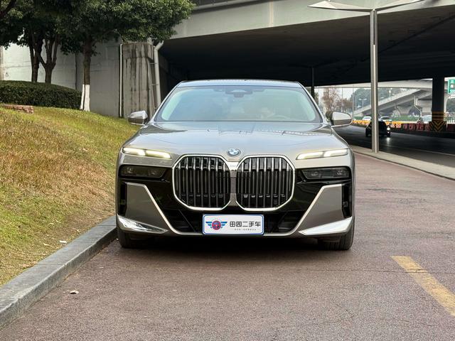 BMW 7 Series 2023 #3 BMW 7 Series 2023 car image #3